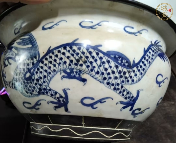 古玩陶瓷青花雙龍戲珠紋爐真品鑒賞圖