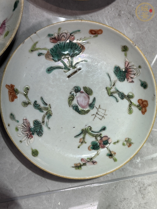 古玩陶瓷粉彩四季花卉紋盤真品鑒賞圖