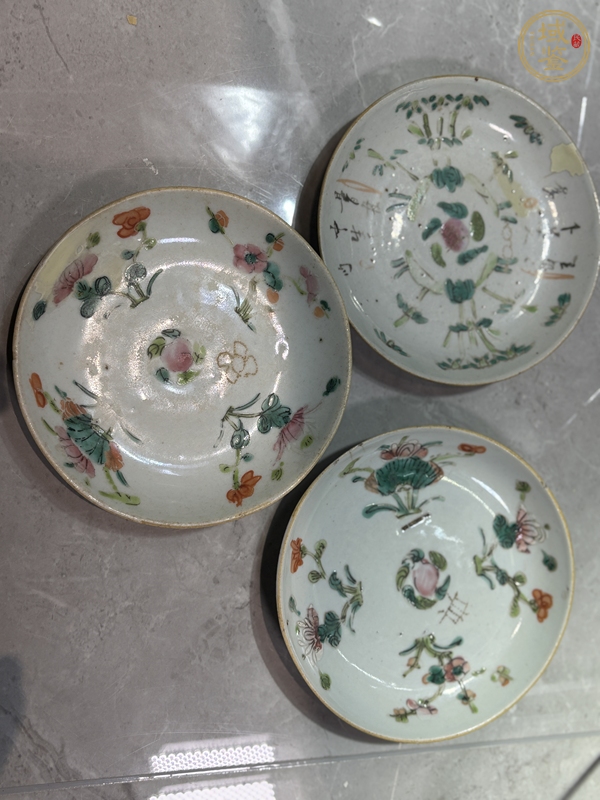 古玩粉彩四季花卉紋盤真品鑒賞圖