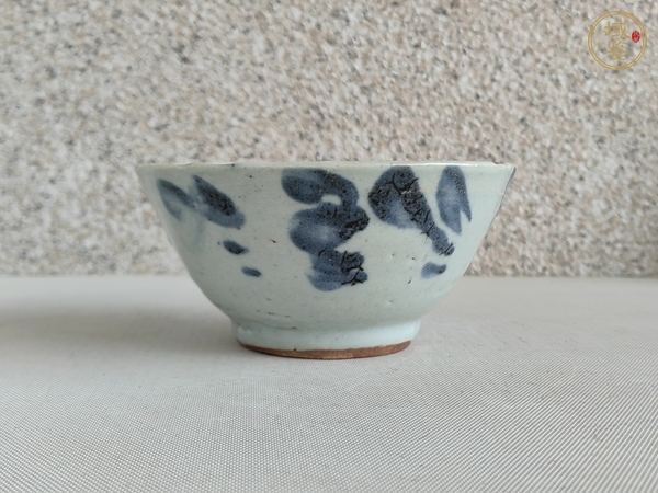 古玩陶瓷青花花卉紋茶碗真品鑒賞圖