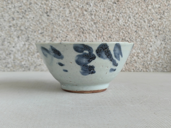 古玩轉賣青花花卉紋茶碗拍賣，當前價格0元