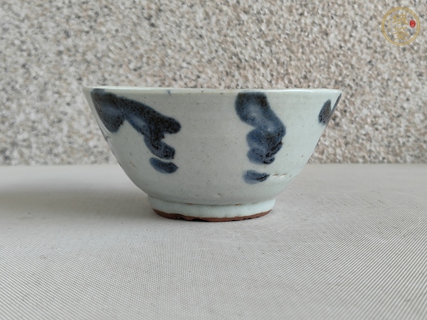 古玩陶瓷青花花卉紋茶碗真品鑒賞圖