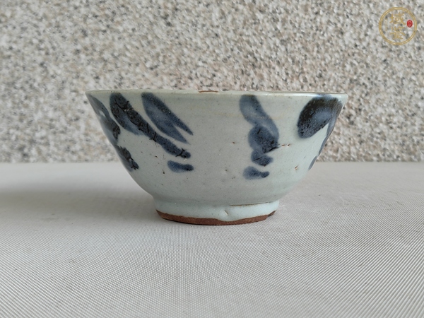 古玩陶瓷青花花卉紋茶碗真品鑒賞圖