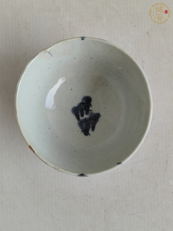 古玩陶瓷青花花卉紋茶碗真品鑒賞圖