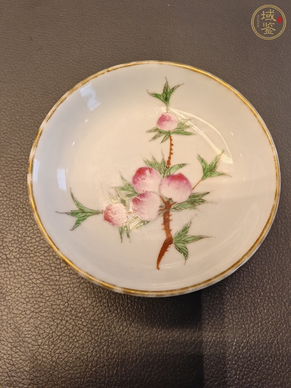 古玩陶瓷粉彩桃紋盤真品鑒賞圖