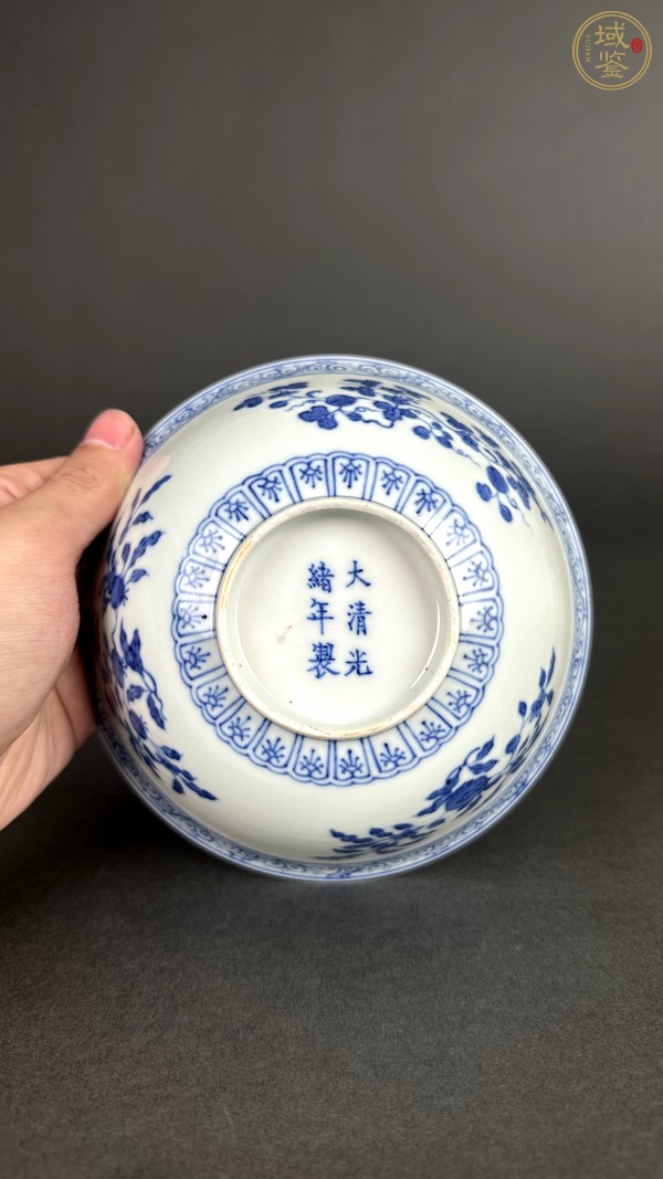 古玩陶瓷花果紋青花碗真品鑒賞圖