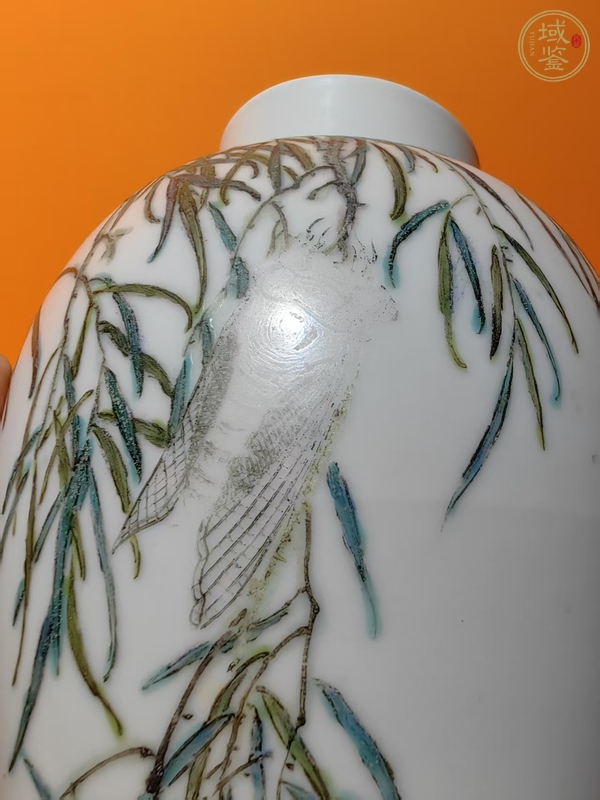 古玩陶瓷粉彩蟲草瓶真品鑒賞圖