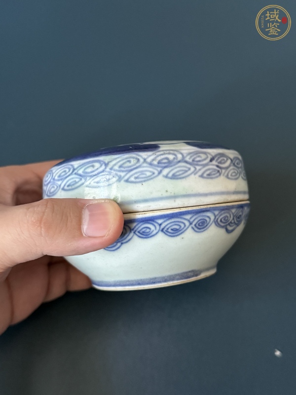 古玩陶瓷麒麟送子青花蓋盒真品鑒賞圖