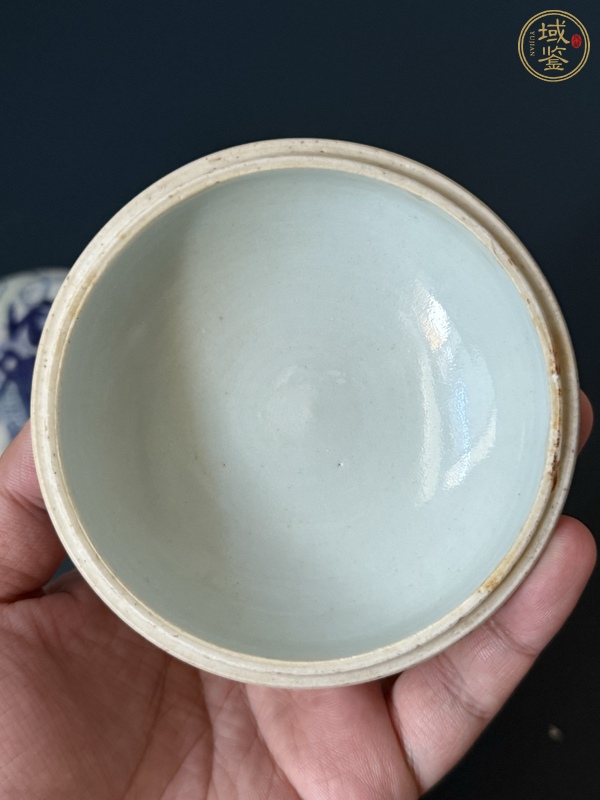 古玩陶瓷麒麟送子青花蓋盒真品鑒賞圖