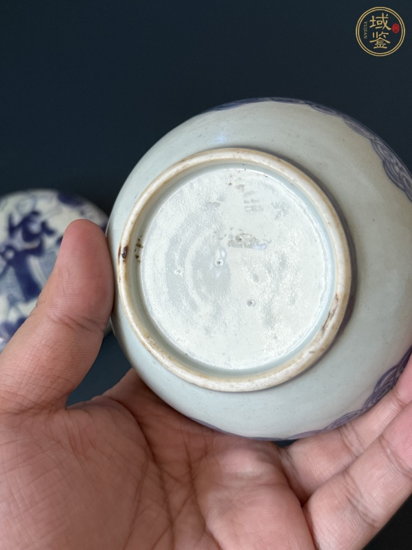 古玩陶瓷麒麟送子青花蓋盒真品鑒賞圖