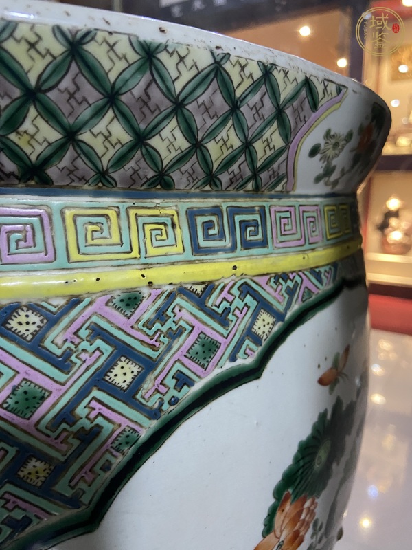 古玩陶瓷五彩開窗荷塘鴛鴦紋大缸真品鑒賞圖