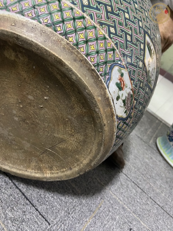 古玩陶瓷五彩開窗荷塘鴛鴦紋大缸真品鑒賞圖