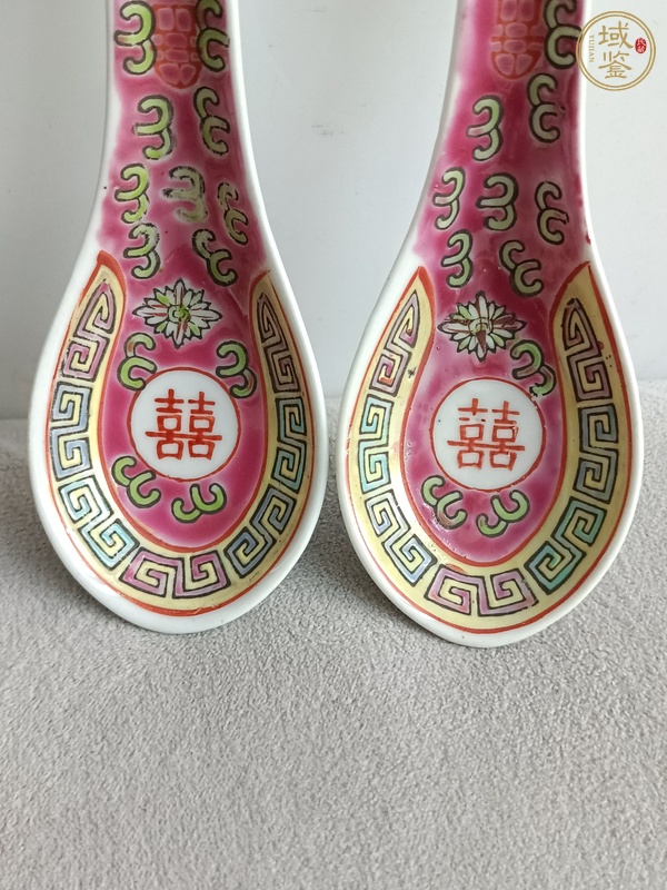 古玩陶瓷胭脂紅粉彩喜字紋勺真品鑒賞圖