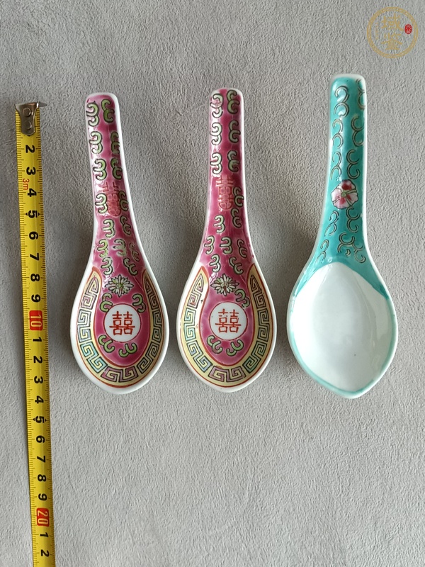 古玩陶瓷胭脂紅粉彩喜字紋勺真品鑒賞圖