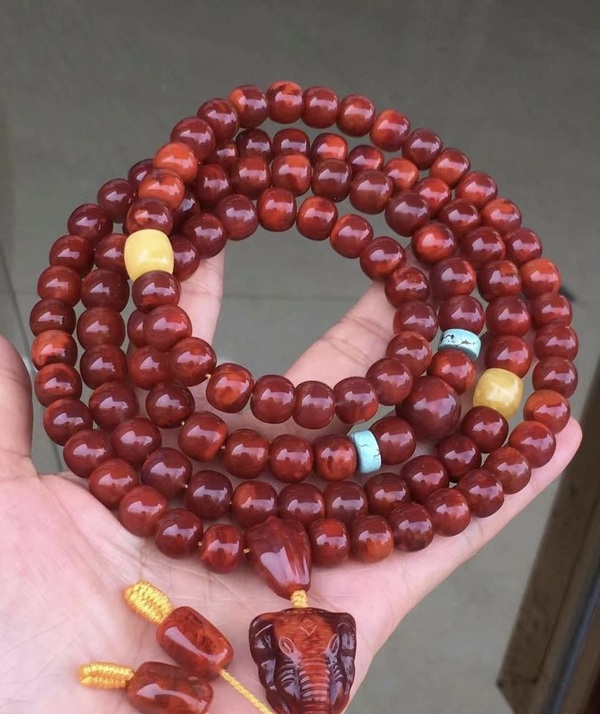 古玩玉器天然南紅珠串拍賣,當前價格12000元