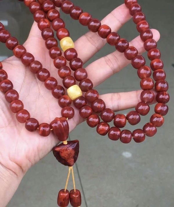 古玩玉器天然南紅珠串拍賣，當前價格12000元