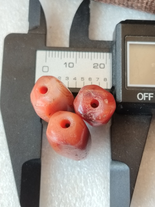 古玩玉器紅瑪瑙多棱珠3顆拍賣,當前價格99元