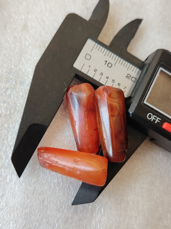 古玩玉器紅瑪瑙多棱珠3顆拍賣,當前價格99元