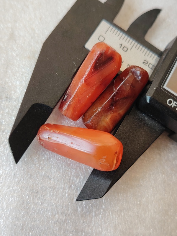 古玩玉器紅瑪瑙多棱珠3顆拍賣,當前價格99元