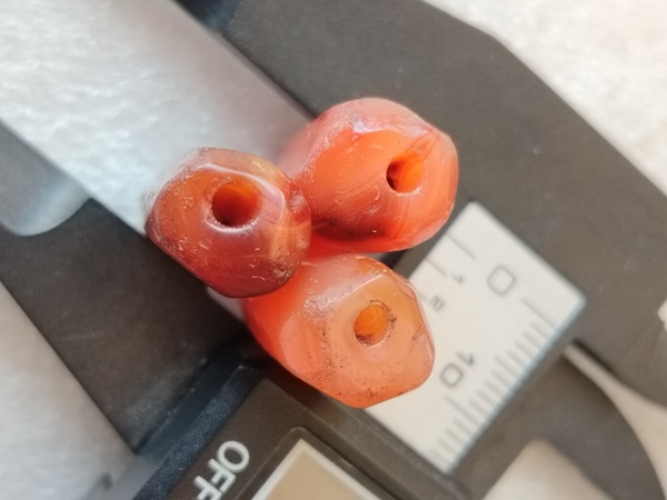 古玩玉器紅瑪瑙多棱珠3顆拍賣,當前價格99元