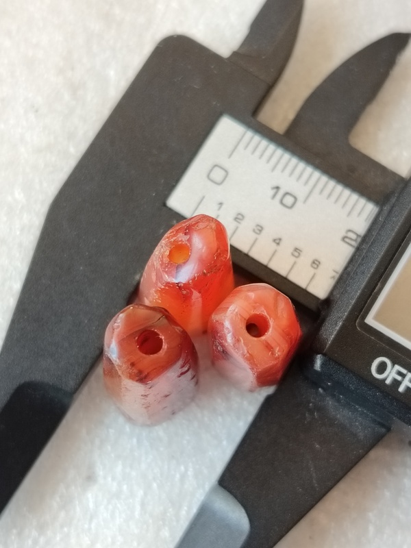 古玩玉器紅瑪瑙多棱珠3顆拍賣,當前價格99元