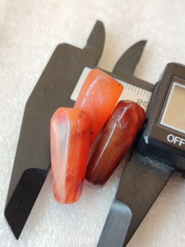 古玩玉器紅瑪瑙多棱珠3顆拍賣,當前價格99元