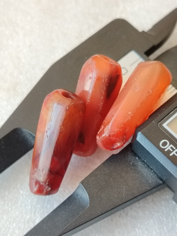 古玩玉器紅瑪瑙多棱珠3顆拍賣,當前價格99元