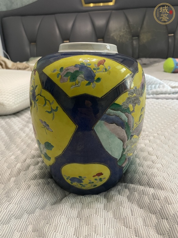 古玩陶瓷清光緒灑藍開光黃地粉彩花鳥紋罐真品鑒賞圖
