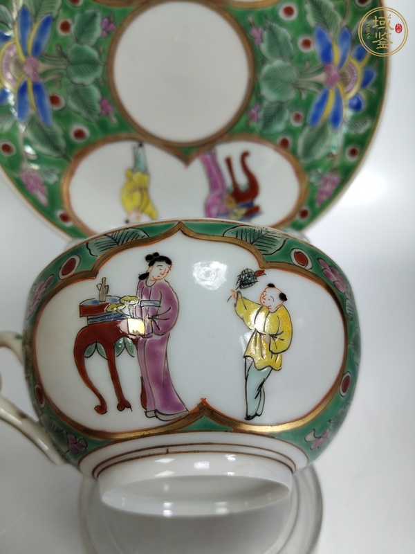 古玩陶瓷松石綠粉彩三娘教子圖杯碟真品鑒賞圖