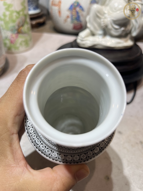 古玩陶瓷人物紋粉彩瓶真品鑒賞圖