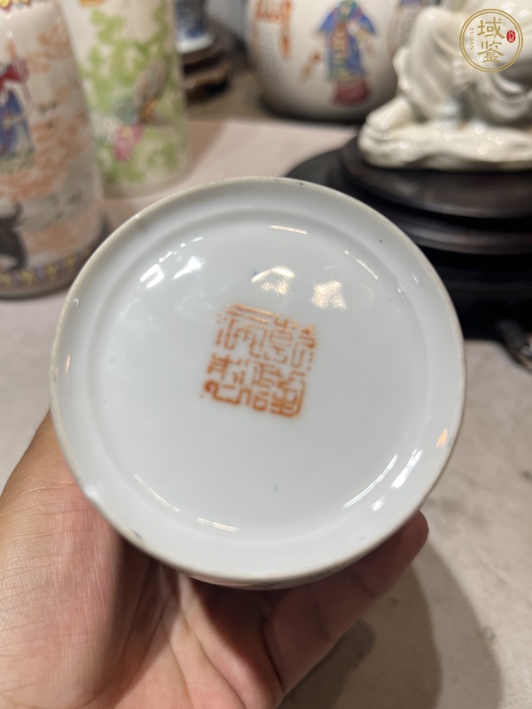 古玩陶瓷人物紋粉彩瓶真品鑒賞圖