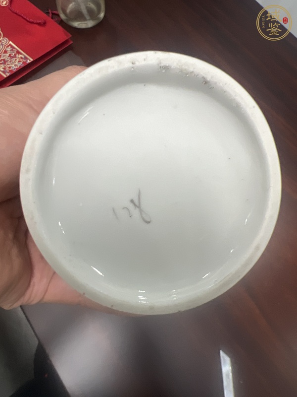 古玩陶瓷油粉彩人物故事紋撇口瓶真品鑒賞圖