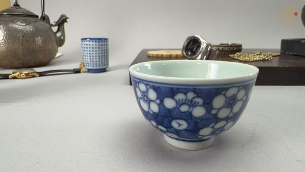 古玩陶瓷青花留白冰梅紋杯真品鑒賞圖