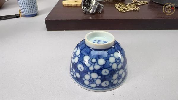 古玩陶瓷青花留白冰梅紋杯真品鑒賞圖