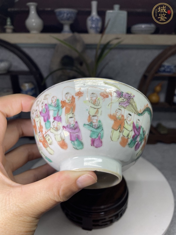 古玩陶瓷粉彩百子圖茶碗真品鑒賞圖