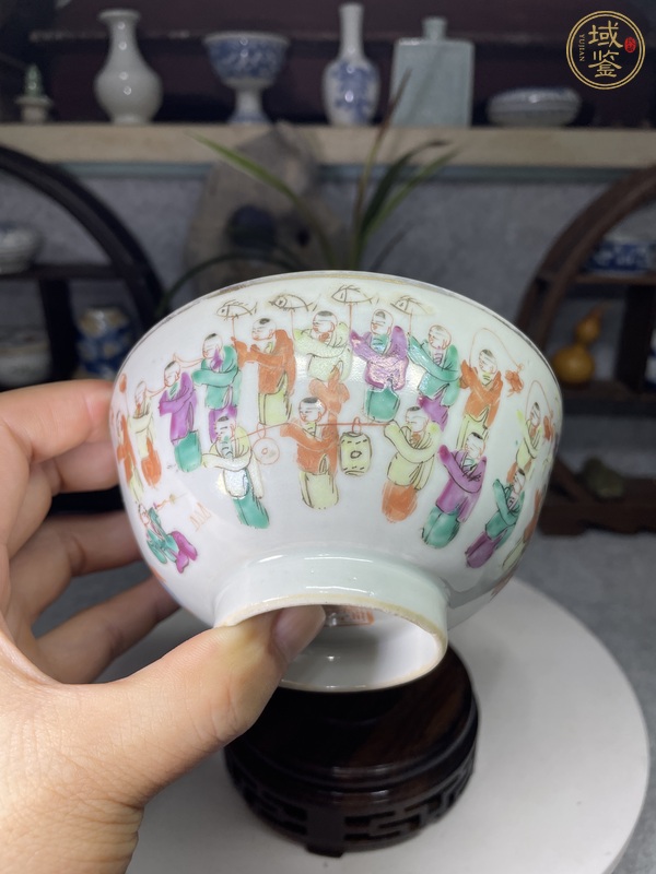 古玩陶瓷粉彩百子圖茶碗真品鑒賞圖