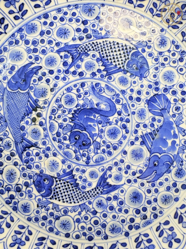 古玩陶瓷晚清青花魚藻紋大盤真品鑒賞圖