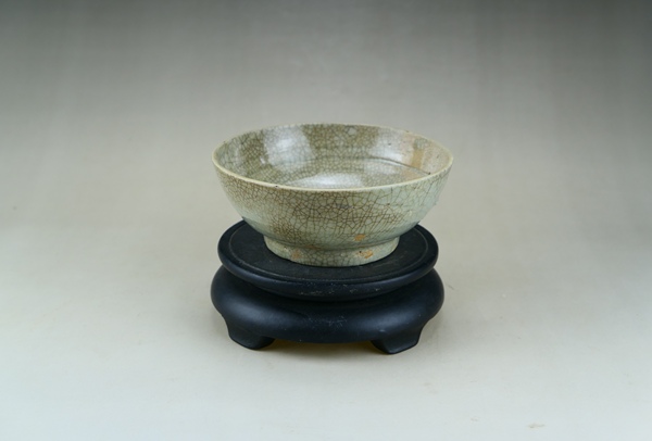 古玩轉(zhuǎn)賣元末明初.哥釉高足碗拍賣，當(dāng)前價(jià)格7999元