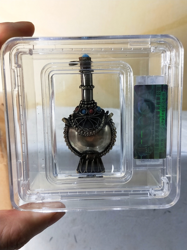 古玩雜項(xiàng)20世紀(jì) .民俗文化.鑲寶銀飾鼻煙壺拍賣,當(dāng)前價(jià)格366元