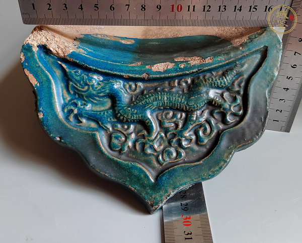 古玩陶瓷孔雀藍釉龍紋瓦當真品鑒賞圖