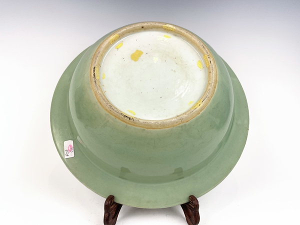 古玩陶瓷清中晚·青釉堆白花卉深腹大折沿洗拍賣,當前價格0元
