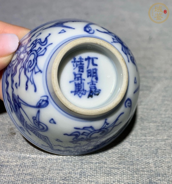 古玩陶瓷日本江戶青花云鶴紋茶杯真品鑒賞圖