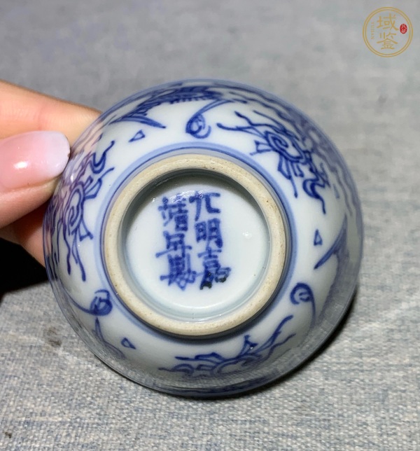 古玩陶瓷日本江戶青花云鶴紋茶杯真品鑒賞圖