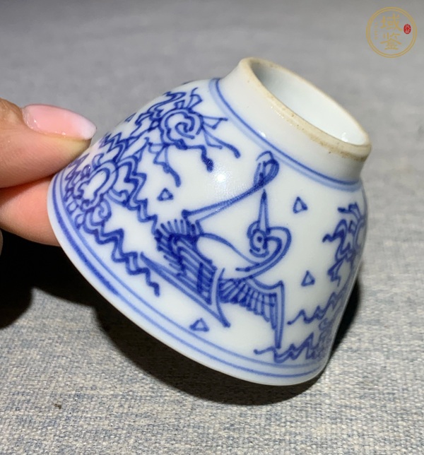 古玩陶瓷日本江戶青花云鶴紋茶杯真品鑒賞圖