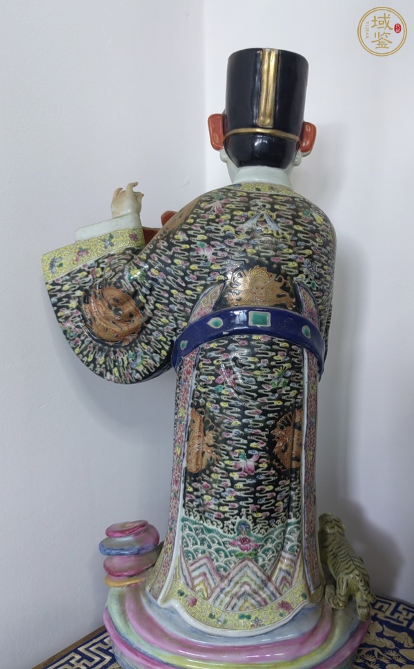 古玩陶瓷粉彩龍紋財(cái)神瓷塑雕像真品鑒賞圖