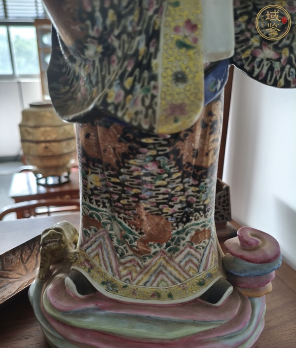古玩陶瓷粉彩龍紋財(cái)神瓷塑雕像真品鑒賞圖