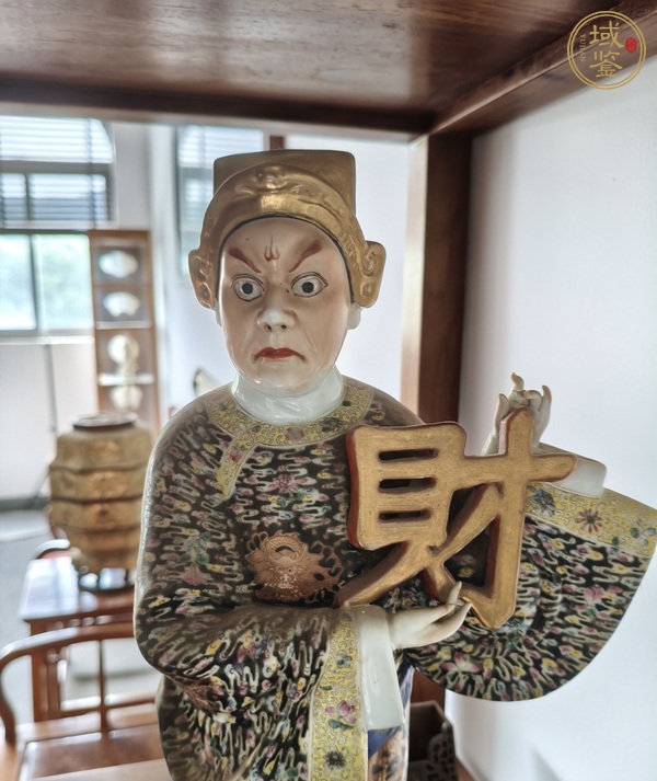 古玩陶瓷粉彩龍紋財(cái)神瓷塑雕像真品鑒賞圖