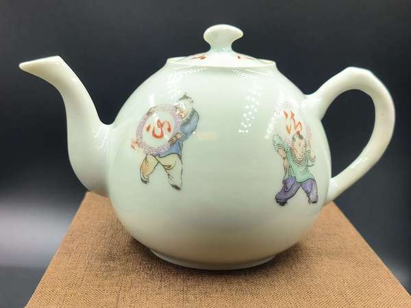 古玩陶瓷民國粉彩嬰戲圖茶壺拍賣,當前價格600元