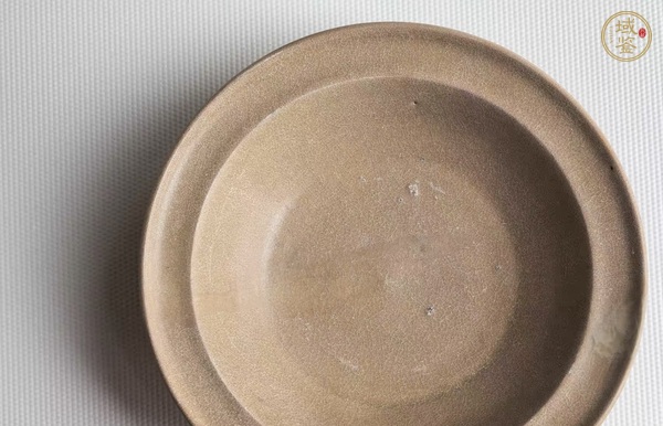 古玩陶瓷龍泉青瓷黃釉盤真品鑒賞圖