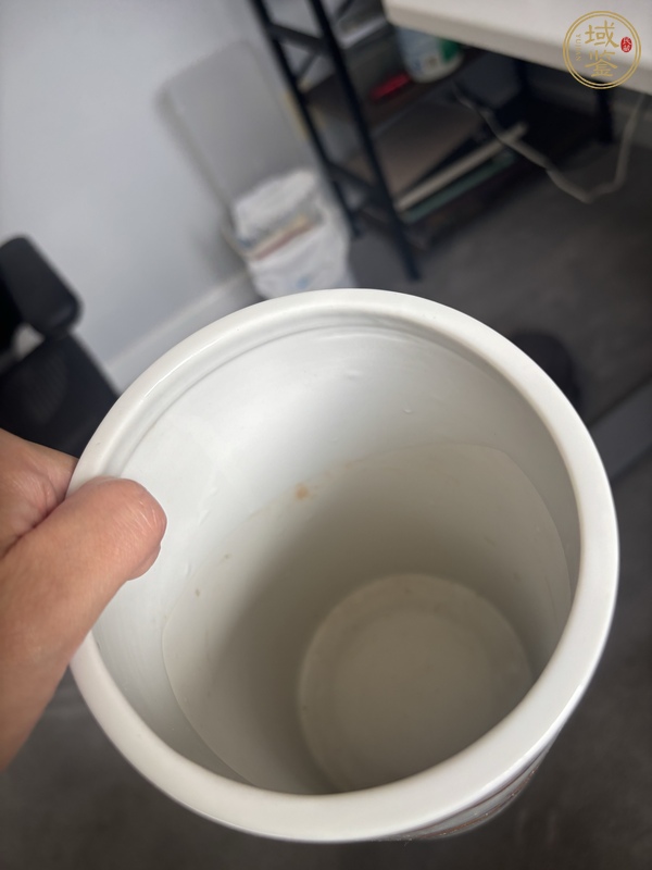 古玩陶瓷徽章瓷筆筒真品鑒賞圖